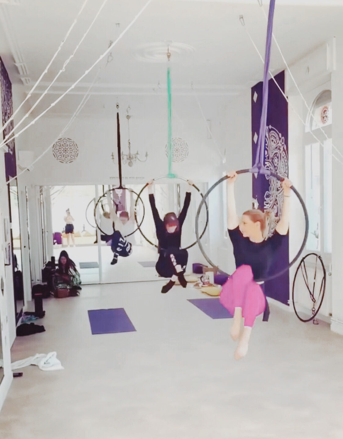 Cerceau aerien a Metz Velvet Yoga studio